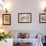 Апартаменты Scirocco House *